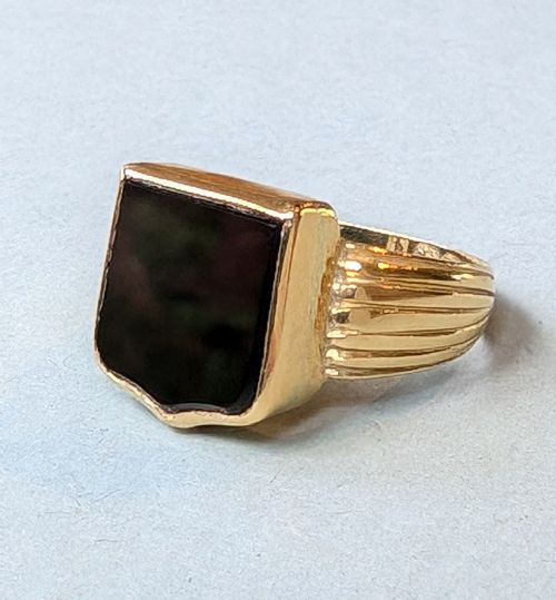 LARGE VICTORIAN 18CT GOLD ONYX SHIELD SIGNET RING - ADDITIONAL PHOTO 7