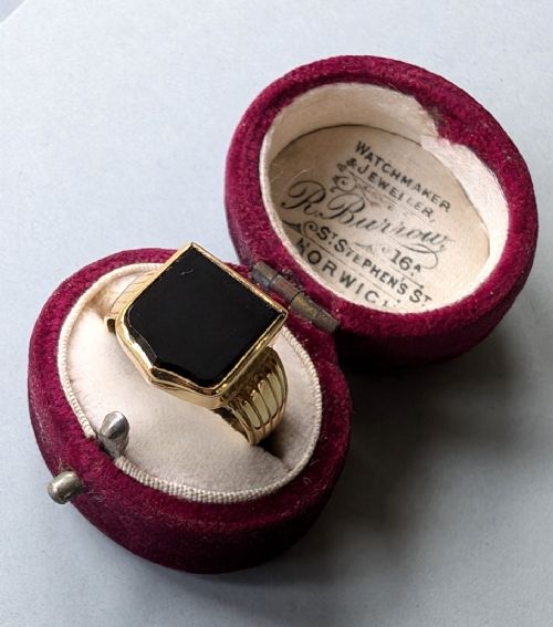 LARGE VICTORIAN 18CT GOLD ONYX SHIELD SIGNET RING - ADDITIONAL PHOTO 9