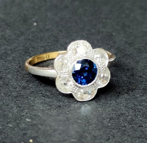EDWARDIAN 18CT GOLD SAPPHIRE DIAMOND DAISY ENGAGEMENT RING - ADDITIONAL PHOTO 2