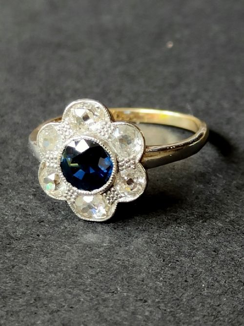 EDWARDIAN 18CT GOLD SAPPHIRE DIAMOND DAISY ENGAGEMENT RING - ADDITIONAL PHOTO 3