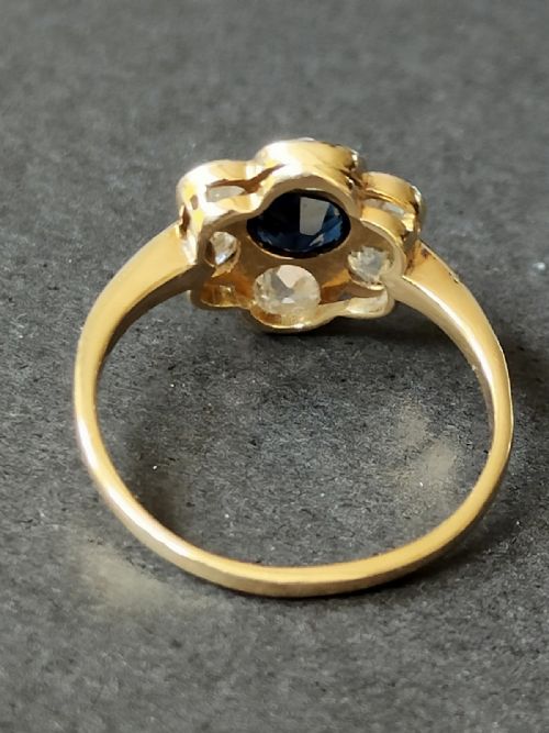EDWARDIAN 18CT GOLD SAPPHIRE DIAMOND DAISY ENGAGEMENT RING - ADDITIONAL PHOTO 6