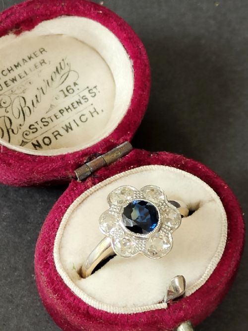 EDWARDIAN 18CT GOLD SAPPHIRE DIAMOND DAISY ENGAGEMENT RING - ADDITIONAL PHOTO 8