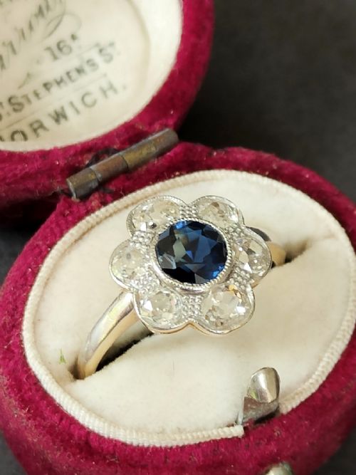 EDWARDIAN 18CT GOLD SAPPHIRE DIAMOND DAISY ENGAGEMENT RING - ADDITIONAL PHOTO 9
