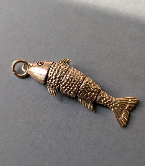 LARGE ANTIQUE 9CT GOLD ARTICULATED FISH 72G - ADDITIONAL PHOTO 1