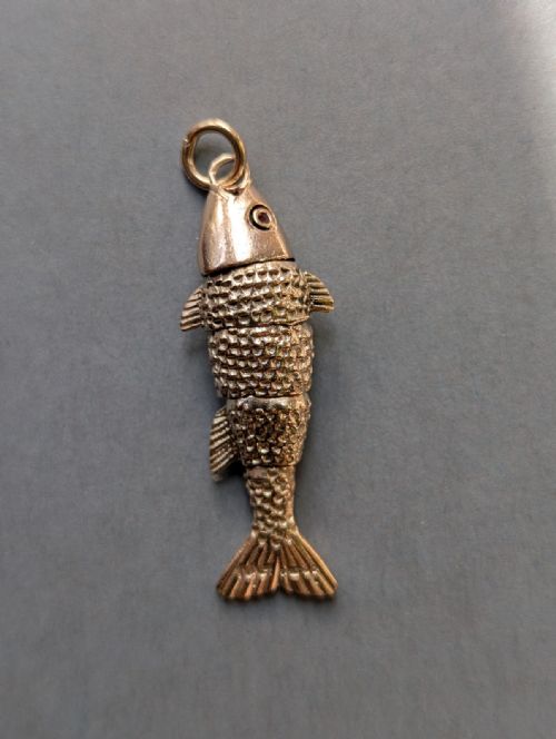 LARGE ANTIQUE 9CT GOLD ARTICULATED FISH 72G - ADDITIONAL PHOTO 2