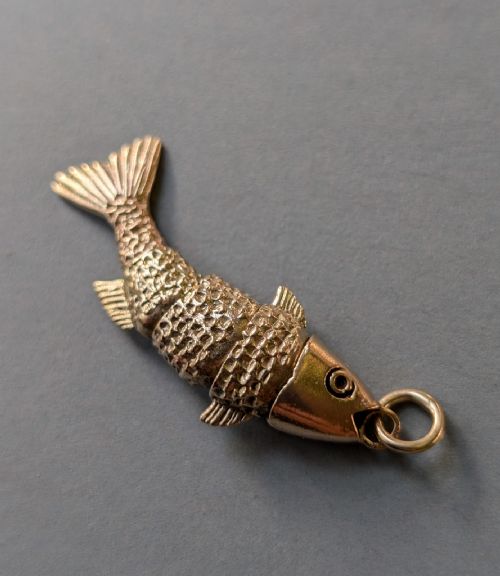 LARGE ANTIQUE 9CT GOLD ARTICULATED FISH 72G - ADDITIONAL PHOTO 5