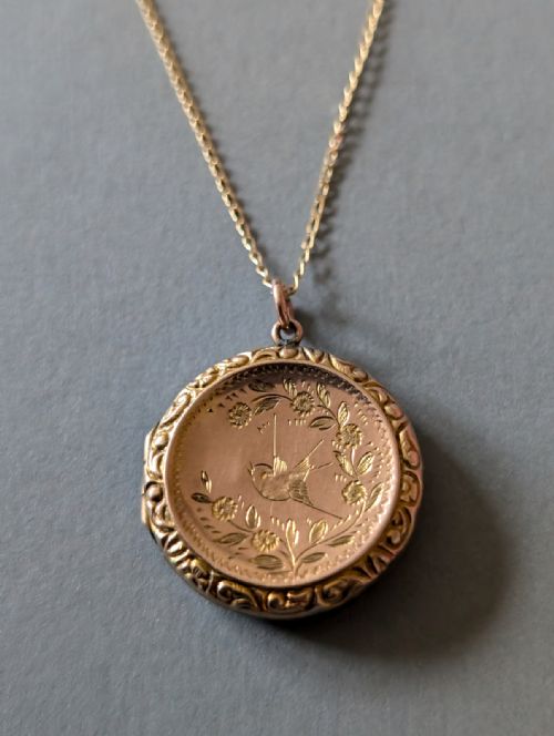 VICTORIAN 9CT GOLD LOCKET WITH BIRDS AND CHAIN - ADDITIONAL PHOTO 1