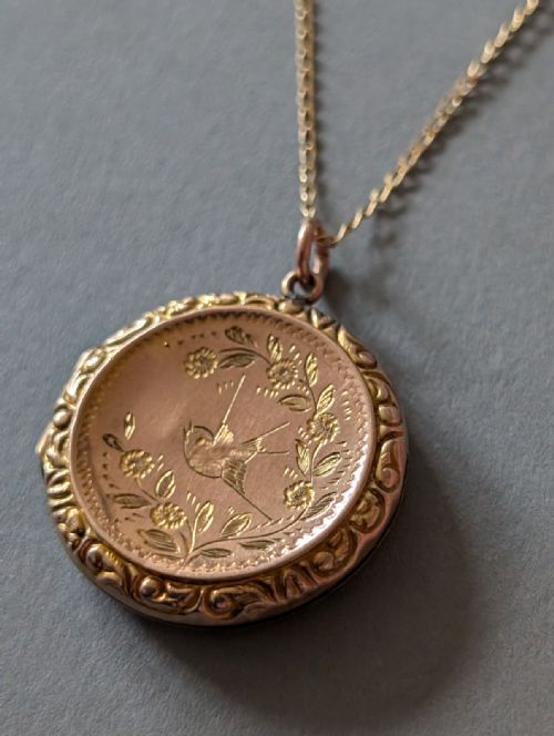 VICTORIAN 9CT GOLD LOCKET WITH BIRDS AND CHAIN - ADDITIONAL PHOTO 3