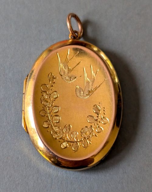 antique victorian 9ct back and front locket with birds - CATEGORY: ANTIQUE JEWELLERY - DATED VICTORIAN