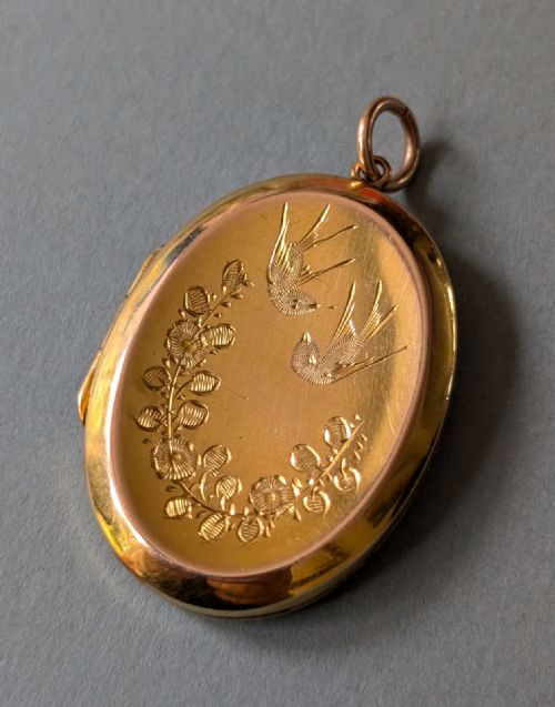 ANTIQUE VICTORIAN 9CT BACK AND FRONT LOCKET WITH BIRDS - ADDITIONAL PHOTO 2
