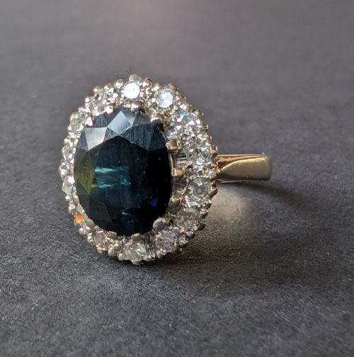 LARGE VINTAGE 18CT GOLD SAPPHIRE DIAMOND ENGAGEMENT RING C1966 - ADDITIONAL PHOTO 2