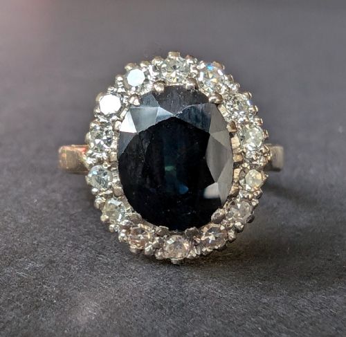 LARGE VINTAGE 18CT GOLD SAPPHIRE DIAMOND ENGAGEMENT RING C1966 - ADDITIONAL PHOTO 3
