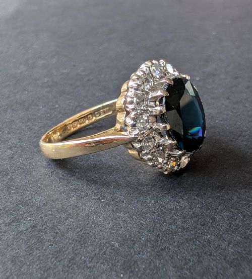 LARGE VINTAGE 18CT GOLD SAPPHIRE DIAMOND ENGAGEMENT RING C1966 - ADDITIONAL PHOTO 6