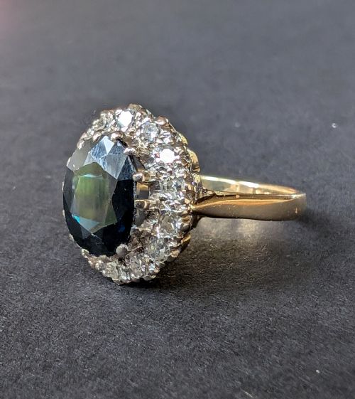 LARGE VINTAGE 18CT GOLD SAPPHIRE DIAMOND ENGAGEMENT RING C1966 - ADDITIONAL PHOTO 7