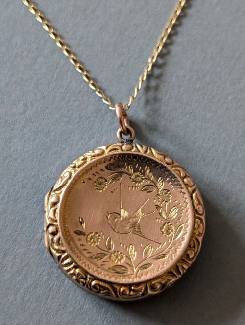 victorian 9ct gold locket with birds and chain - CATEGORY: ANTIQUE JEWELLERY - DATED VICTORIAN