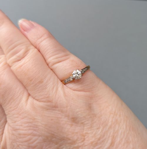 ART DECO 18CT GOLD PLATINUM DIAMOND SOLITAIRE ENGAGEMENT RING 025CT - ADDITIONAL PHOTO 6