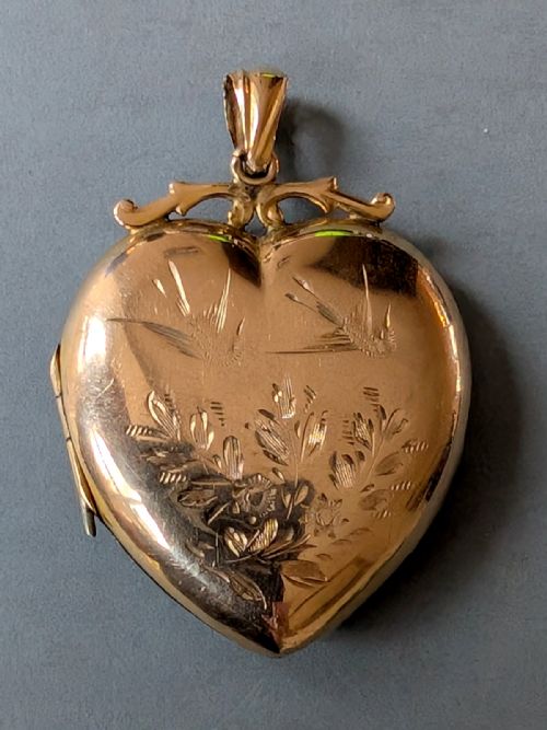 large antique victorian 9ct gold heart locket - CATEGORY: ANTIQUE JEWELLERY - DATED VICTORIAN