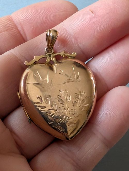 LARGE ANTIQUE VICTORIAN 9CT GOLD HEART LOCKET - ADDITIONAL PHOTO 1