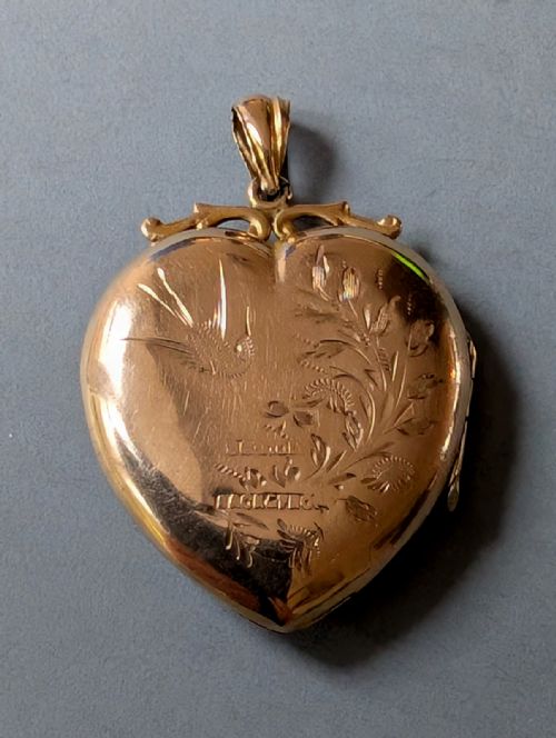 LARGE ANTIQUE VICTORIAN 9CT GOLD HEART LOCKET - ADDITIONAL PHOTO 4