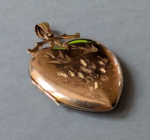 LARGE ANTIQUE VICTORIAN 9CT GOLD HEART LOCKET - ADDITIONAL PHOTO 7
