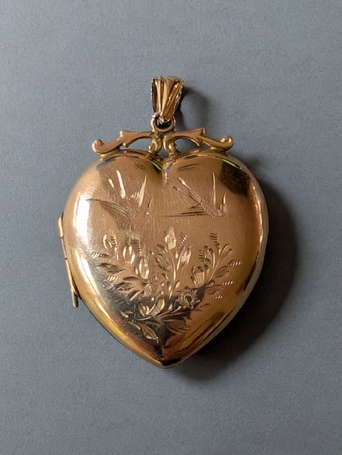 LARGE ANTIQUE VICTORIAN 9CT GOLD HEART LOCKET - ADDITIONAL PHOTO 8