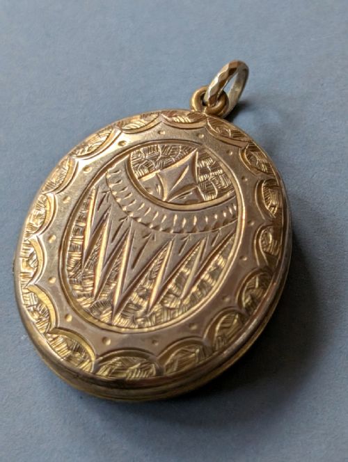LARGE ANTIQUE VICTORIAN 9CT GOLD BACK AND FRONT LOCKET - ADDITIONAL PHOTO 2