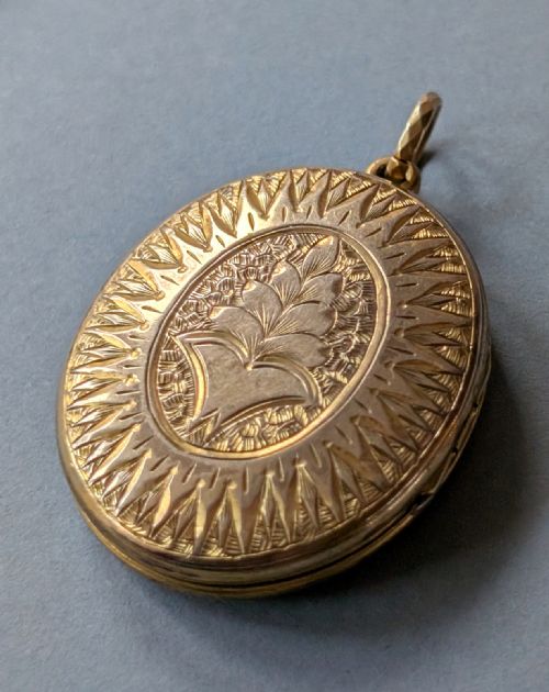LARGE ANTIQUE VICTORIAN 9CT GOLD BACK AND FRONT LOCKET - ADDITIONAL PHOTO 5