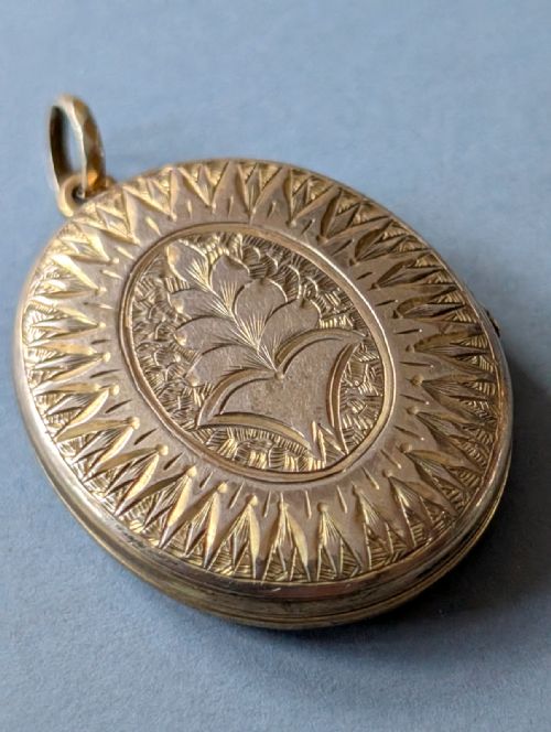 LARGE ANTIQUE VICTORIAN 9CT GOLD BACK AND FRONT LOCKET - ADDITIONAL PHOTO 6
