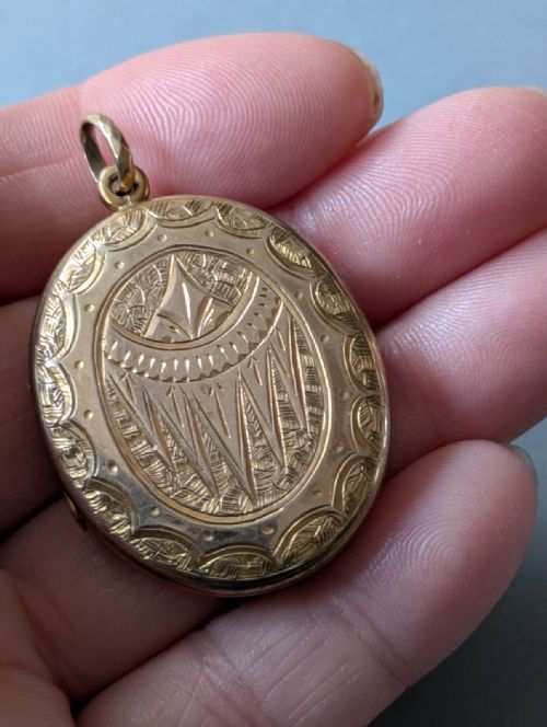 LARGE ANTIQUE VICTORIAN 9CT GOLD BACK AND FRONT LOCKET - ADDITIONAL PHOTO 7