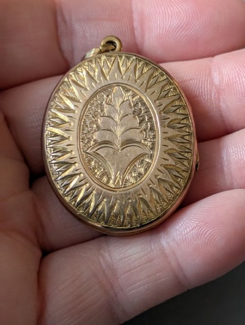 LARGE ANTIQUE VICTORIAN 9CT GOLD BACK AND FRONT LOCKET - ADDITIONAL PHOTO 8