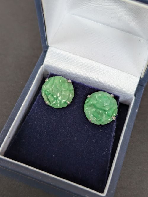 VINTAGE 18CT GOLD NATURAL JADE STUD EARRINGS - ADDITIONAL PHOTO 6
