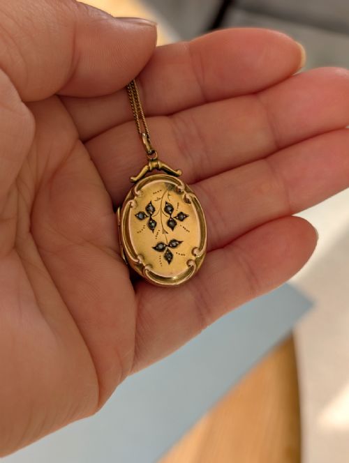 VICTORIAN 9CT GOLD LOCKET AND CHAIN - ADDITIONAL PHOTO 8