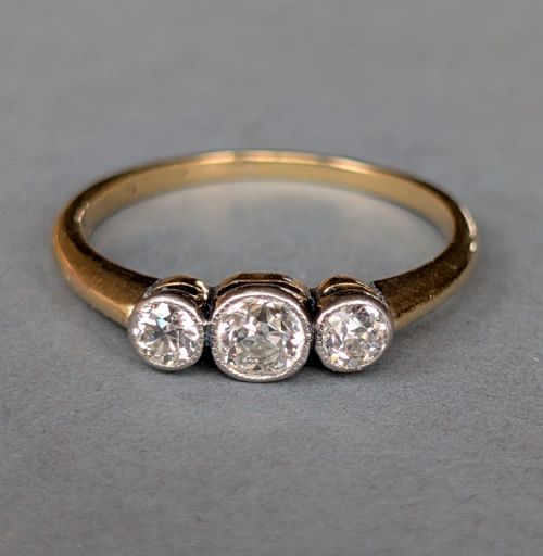 ART DECO 18CT GOLD DIAMOND THREE STONE RING - ADDITIONAL PHOTO 1