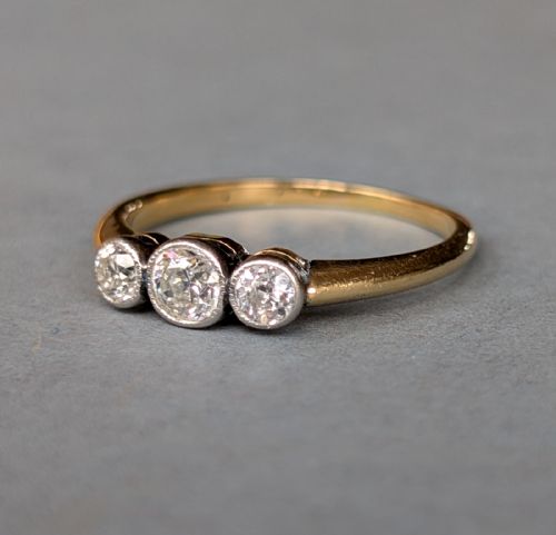 ART DECO 18CT GOLD DIAMOND THREE STONE RING - ADDITIONAL PHOTO 4
