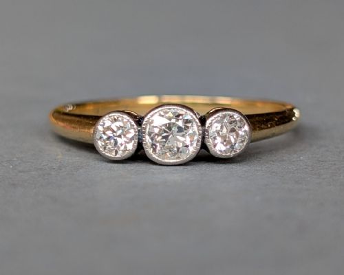 ART DECO 18CT GOLD DIAMOND THREE STONE RING - ADDITIONAL PHOTO 5