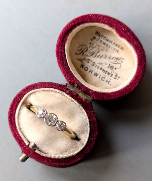 ART DECO 18CT GOLD DIAMOND THREE STONE RING - ADDITIONAL PHOTO 8