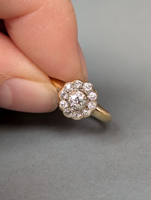VICTORIAN 18CT GOLD DAISY DIAMOND CLUSTER RING 045CT - ADDITIONAL PHOTO 2
