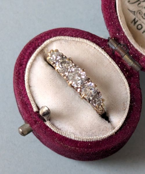 SUPERB VICTORIAN 18CT GOLD DIAMOND FIVE STONE RING - ADDITIONAL PHOTO 4