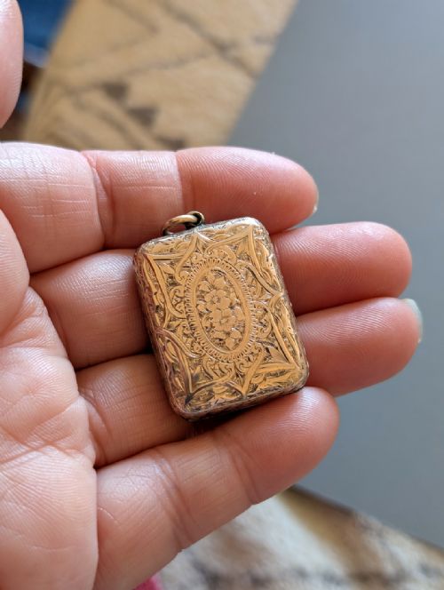 LARGE ANTIQUE VICTORIAN 9CT BACK AND FRONT LOCKET - ADDITIONAL PHOTO 5