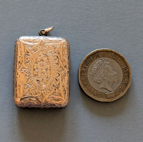 LARGE ANTIQUE VICTORIAN 9CT BACK AND FRONT LOCKET - ADDITIONAL PHOTO 9