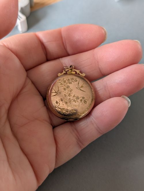 ANTIQUE 9CT ROSE GOLD LOCKET WITH BIRDS CHESTER 1912 - ADDITIONAL PHOTO 8