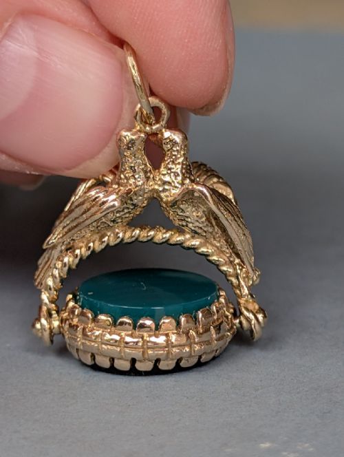 ANTIQUE 9CT GOLD SPINNING FOB WITH DOVES - ADDITIONAL PHOTO 4