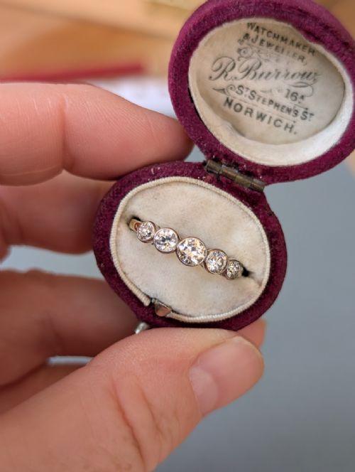 ART DECO 18CT GOLD DIAMOND FIVE STONE RING - ADDITIONAL PHOTO 8