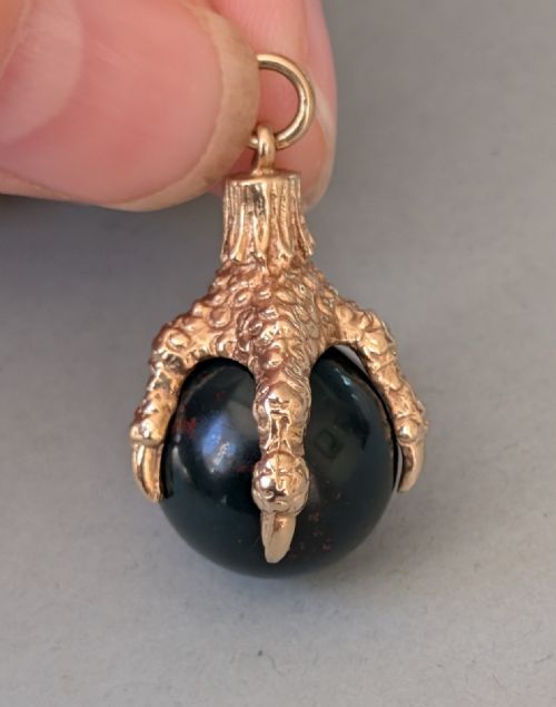 large antique 9ct gold eagle claw pendant fob - CATEGORY: ANTIQUE JEWELLERY - DATED 1920