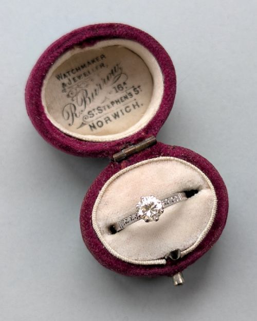 ART DECO PLATINUM DIAMOND SOLITAIRE ENGAGEMENT RING - ADDITIONAL PHOTO 10
