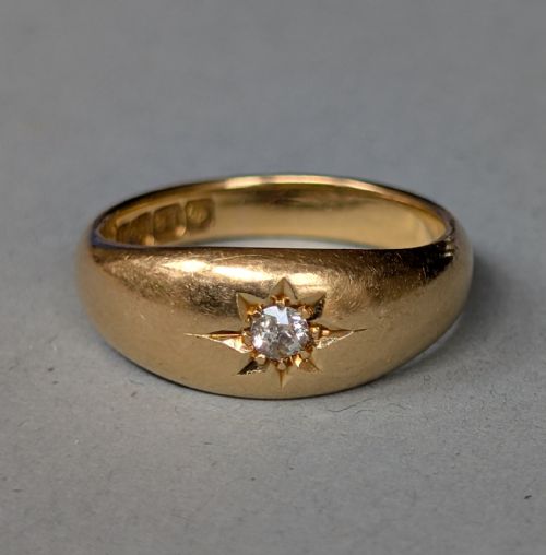 fig 1. Heavy Antique 18ct Gold Diamond Gypsy Ring