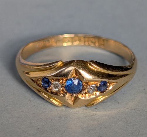 ANTIQUE 18CT GOLD SAPPHIRE DIAMOND GYPSY RING C1942 - ADDITIONAL PHOTO 3