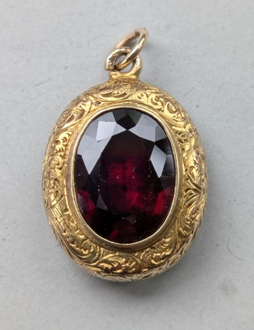 antique 15ct gold locket with large garnet - CATEGORY: ANTIQUE JEWELLERY - DATED VICTORIAN