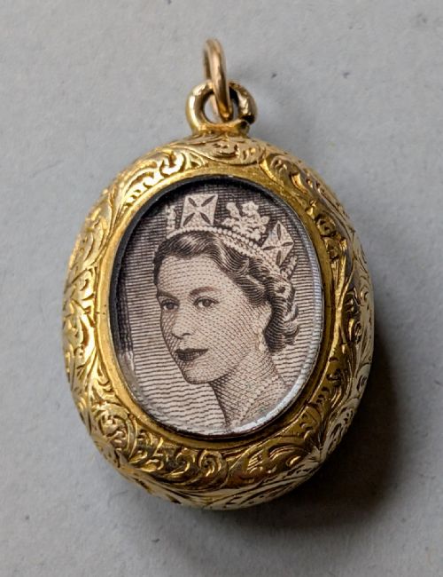 ANTIQUE 15CT GOLD LOCKET WITH LARGE GARNET - ADDITIONAL PHOTO 1