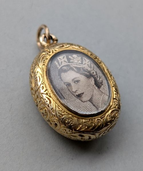 ANTIQUE 15CT GOLD LOCKET WITH LARGE GARNET - ADDITIONAL PHOTO 2